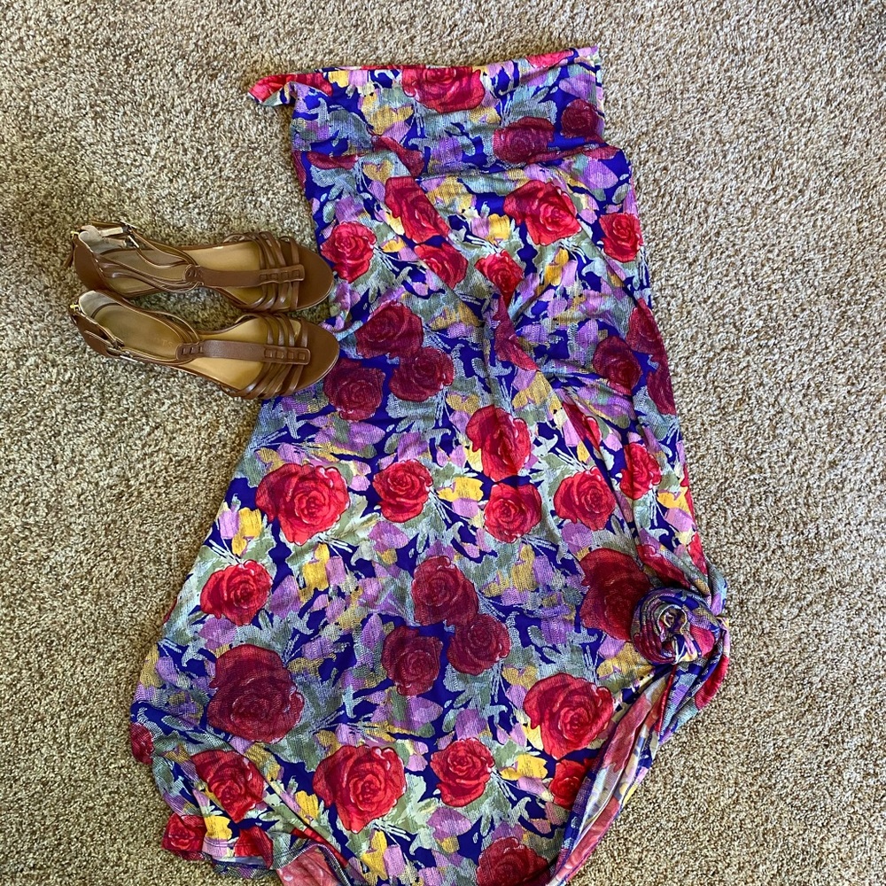 Lularoe Maxi Skirt Roses Pattern - Picture 2 of 6